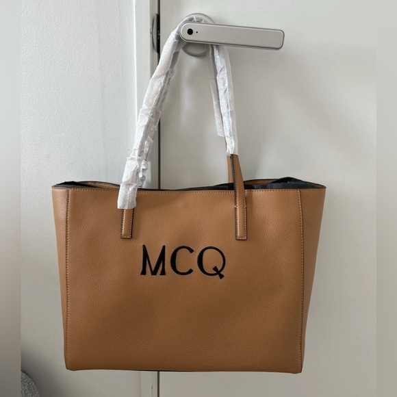 Alexander McQueen Leather Logo Tote - Picture 6 of 7